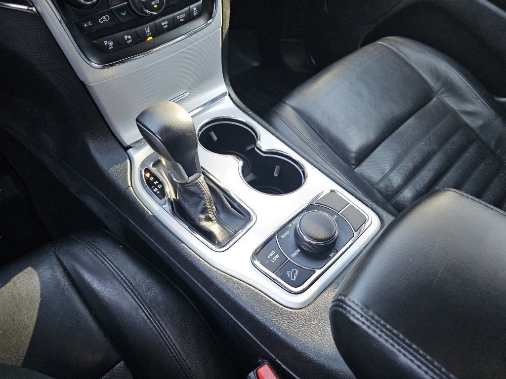 Used 2018 Jeep Grand Cherokee Limited image 34