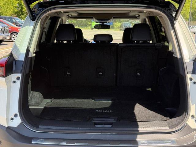 Used 2023 Nissan Rogue SL AWD/4WD image 3