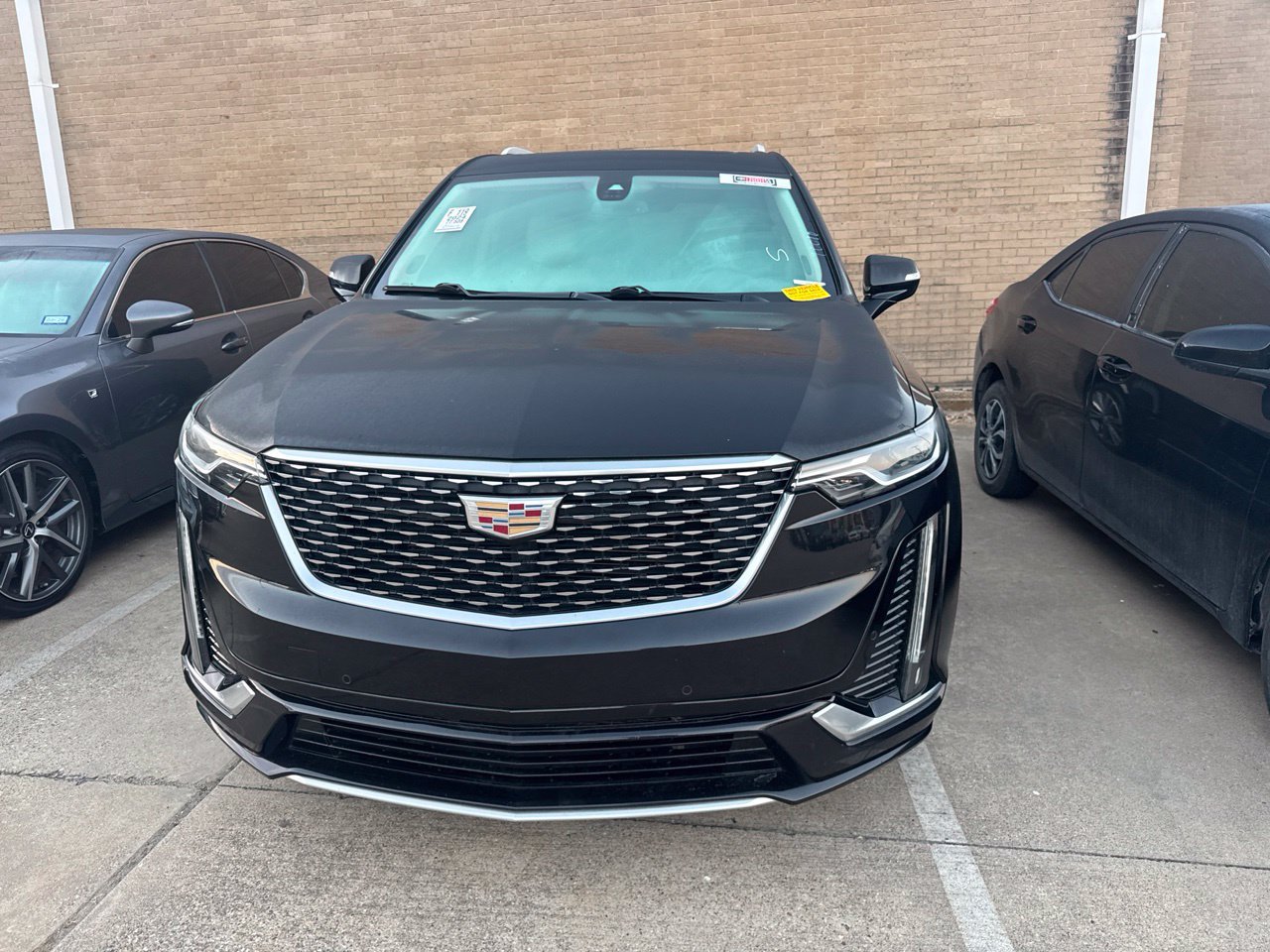 Used 2024 Cadillac XT6 Premium Luxury FWD image 2