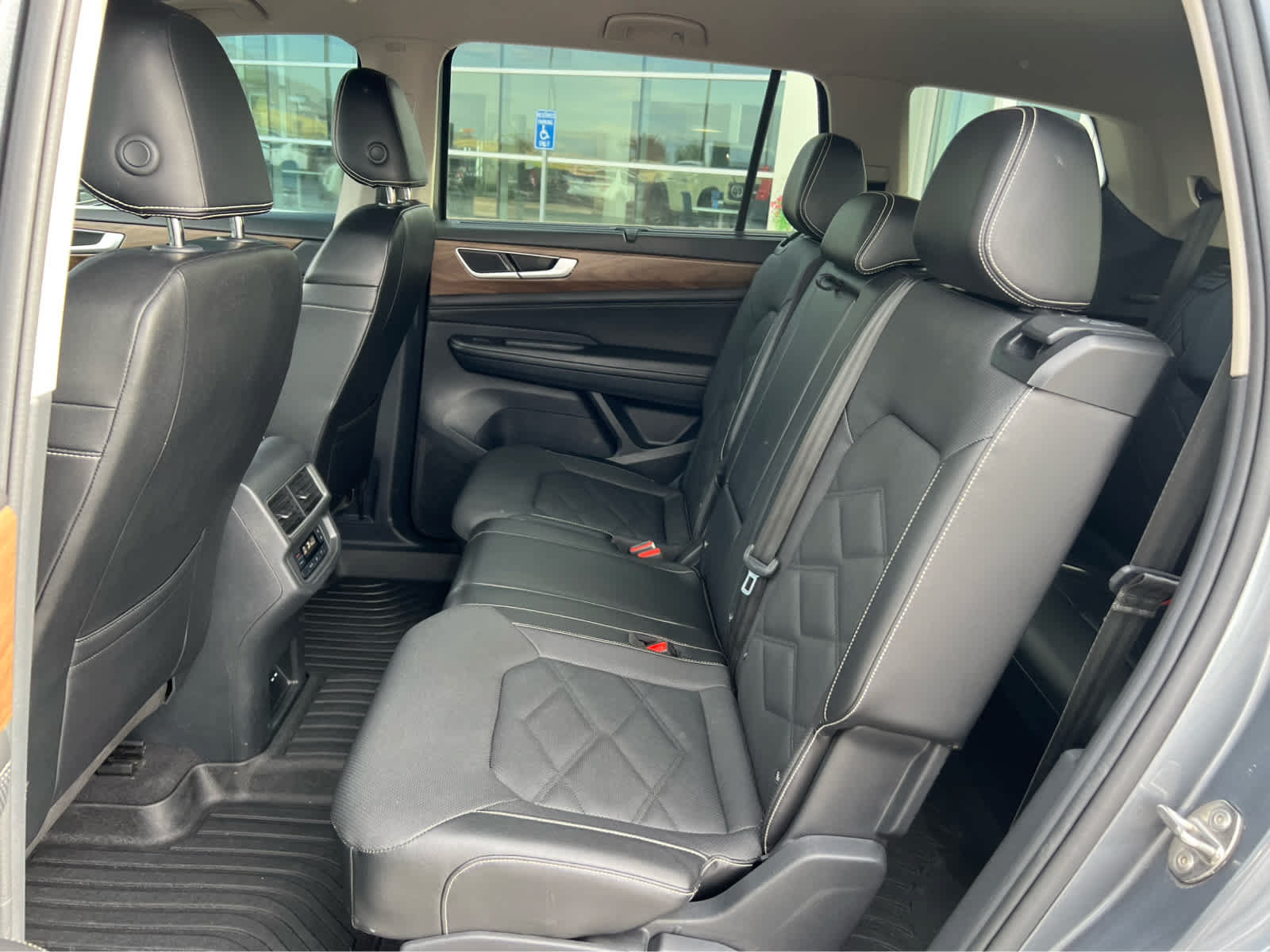 Used 2024 Volkswagen Atlas SE AWD/4WD image 30