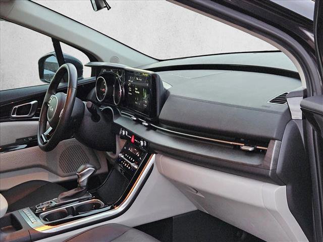 Used 2024 Kia Carnival EX FWD image 19