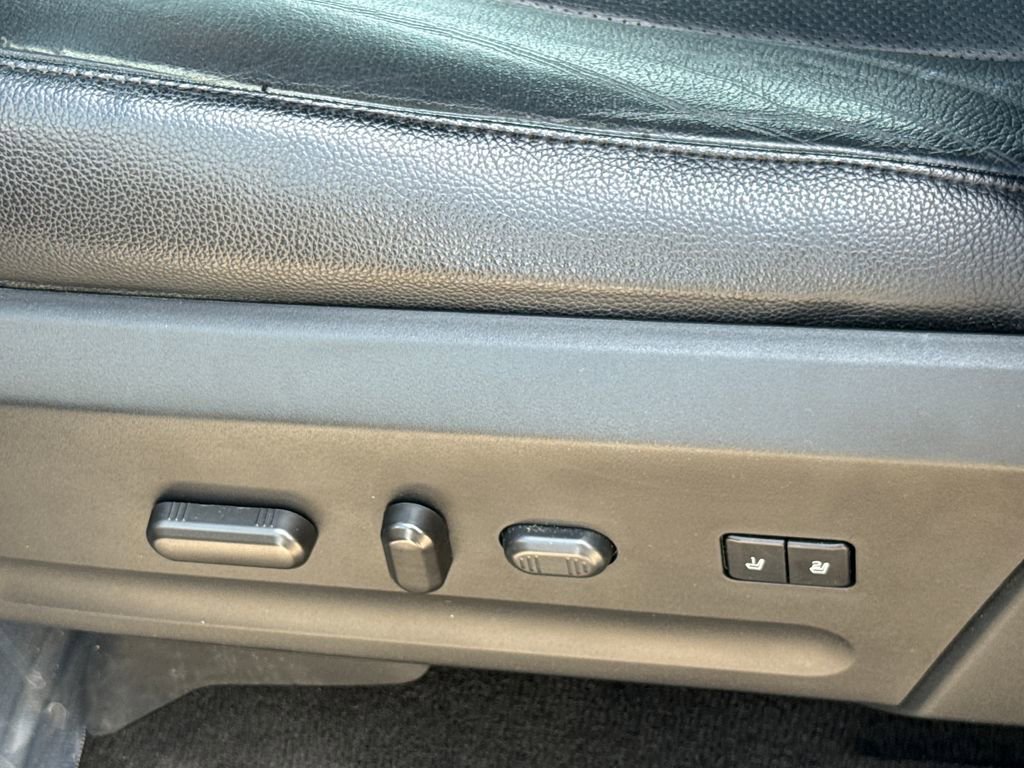 Certified 2017 Ford Expedition XLT w/ Equipment Group 202A image 25