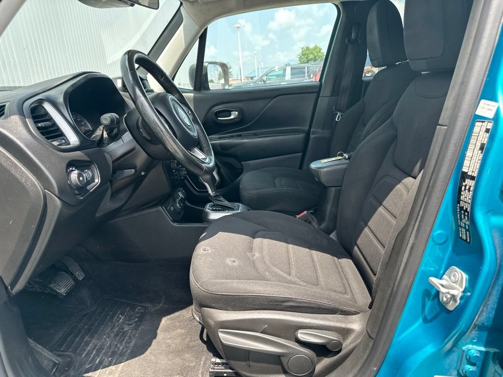 Used 2022 Jeep Renegade Latitude AWD/4WD image 14