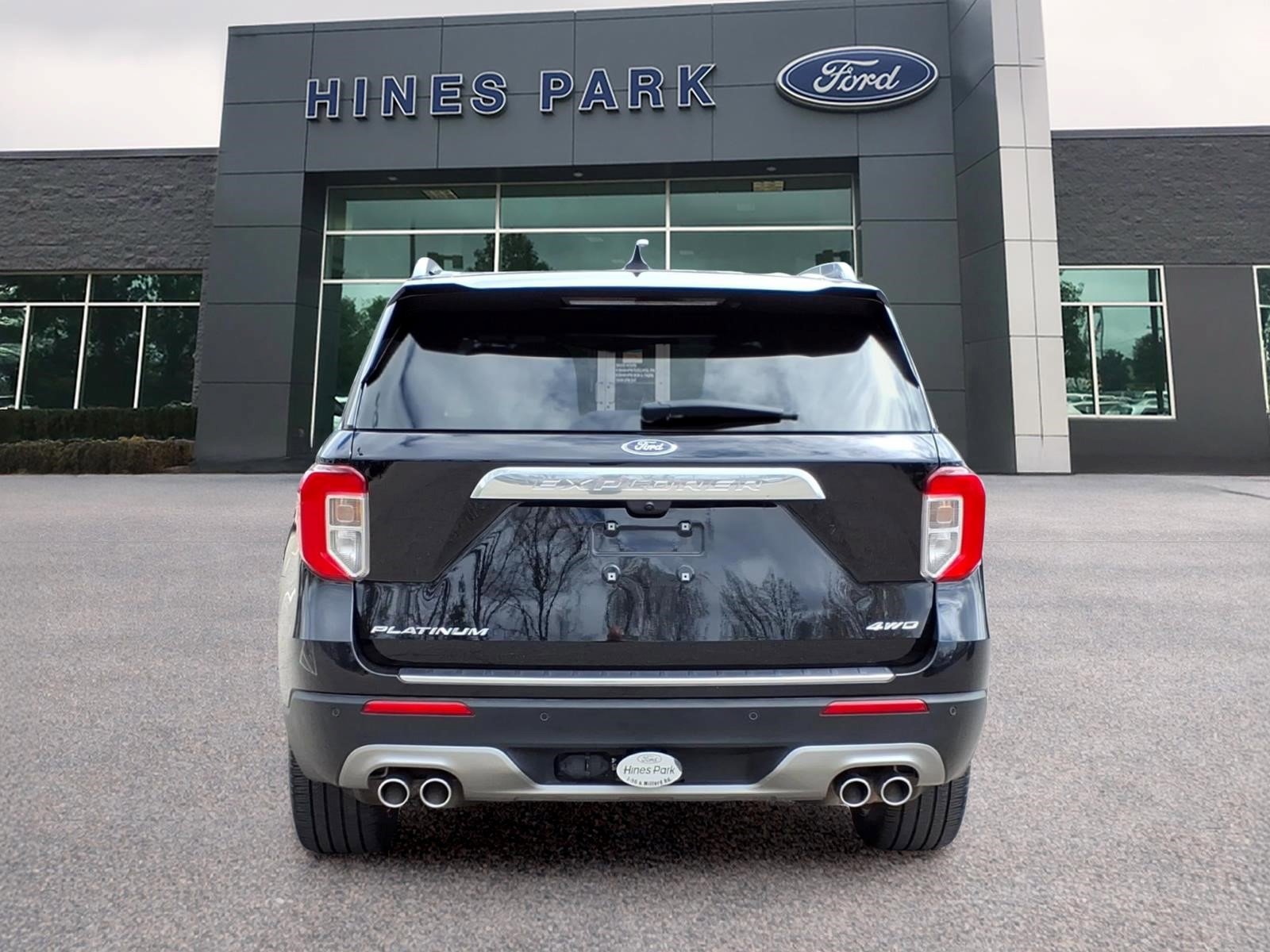Certified 2023 Ford Explorer Platinum w/ Technology Package AWD/4WD image 6