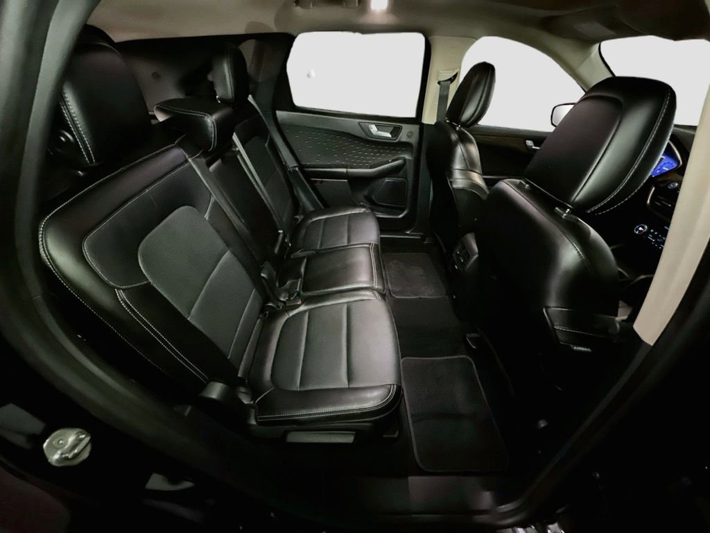 Certified 2020 Ford Escape Titanium w/ Titanium Premium Package 2.0 AWD/4WD image 38