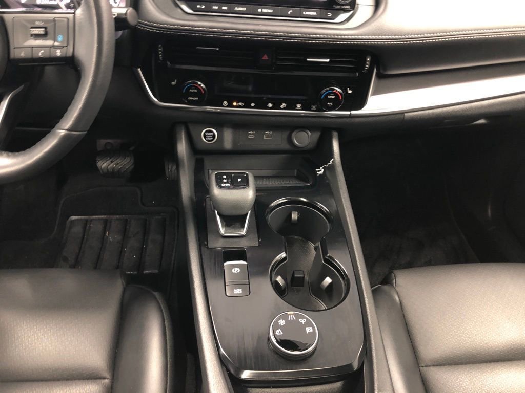 Used 2022 Nissan Rogue SV w/ SV Premium Package image 16