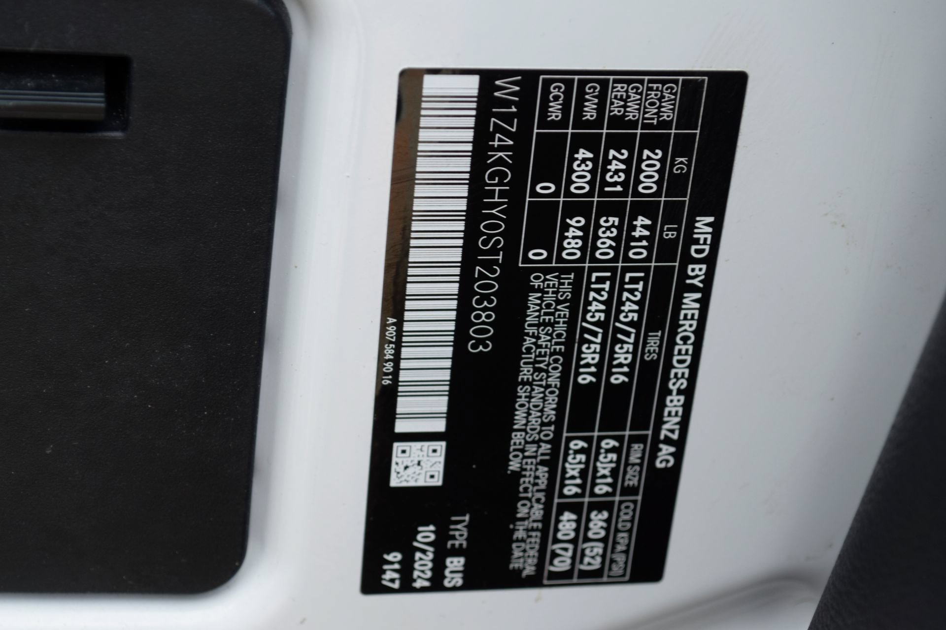 Used 2025 Mercedes-Benz Sprinter 2500 image 28