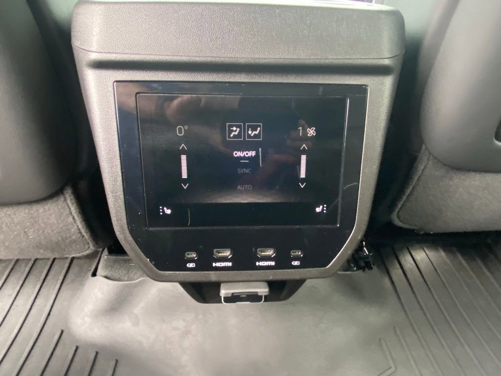 Used 2025 GMC Yukon AT4 Ultimate image 25