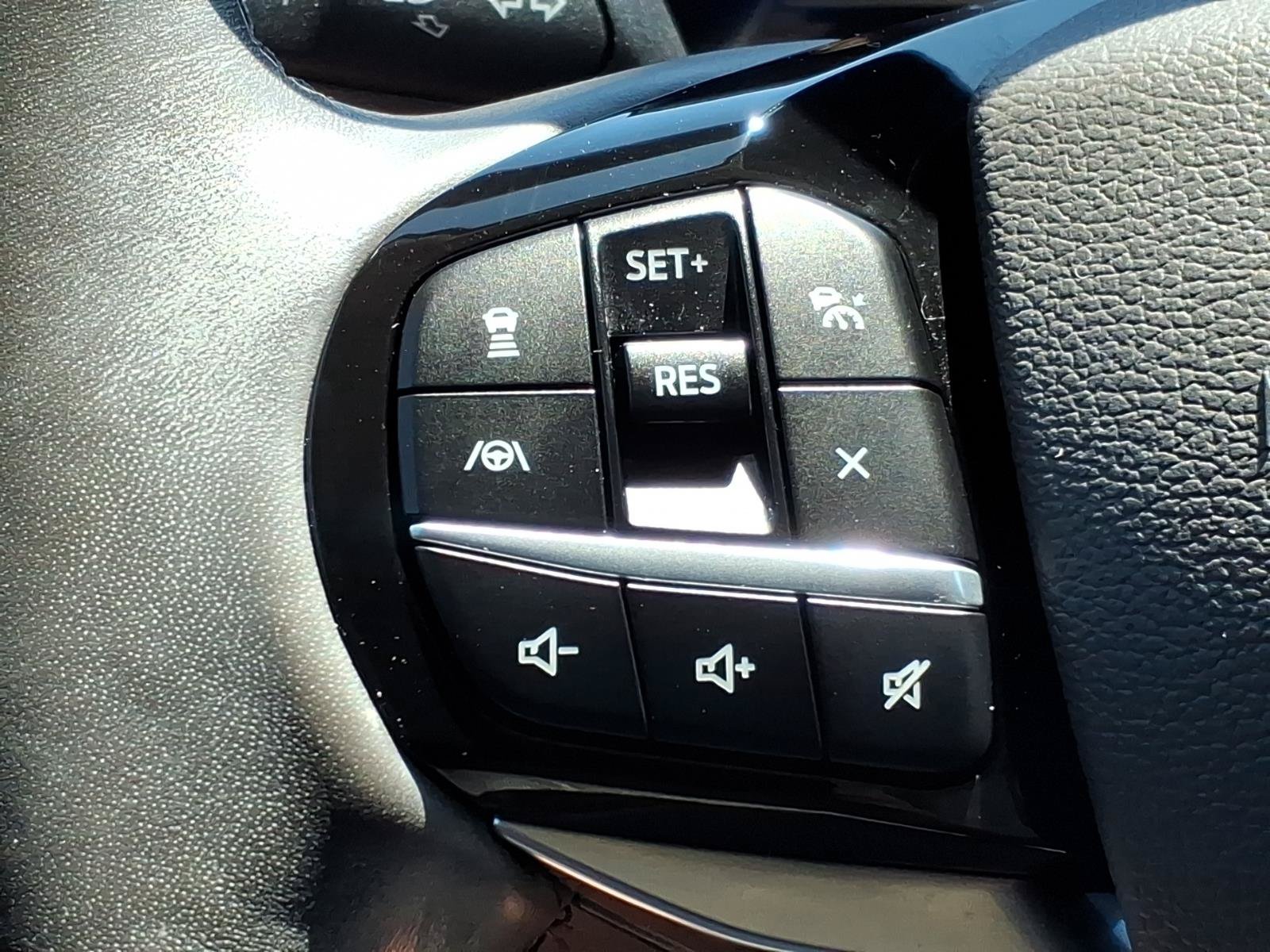 Certified 2023 Ford Explorer Platinum w/ Technology Package AWD/4WD image 25