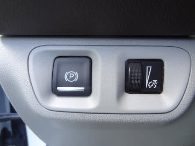 Used 2023 GMC Acadia SLE w/ Driver Convenience Package FWD image 18