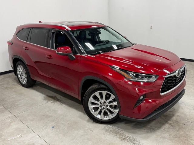 Used 2023 Toyota Highlander Limited image 42