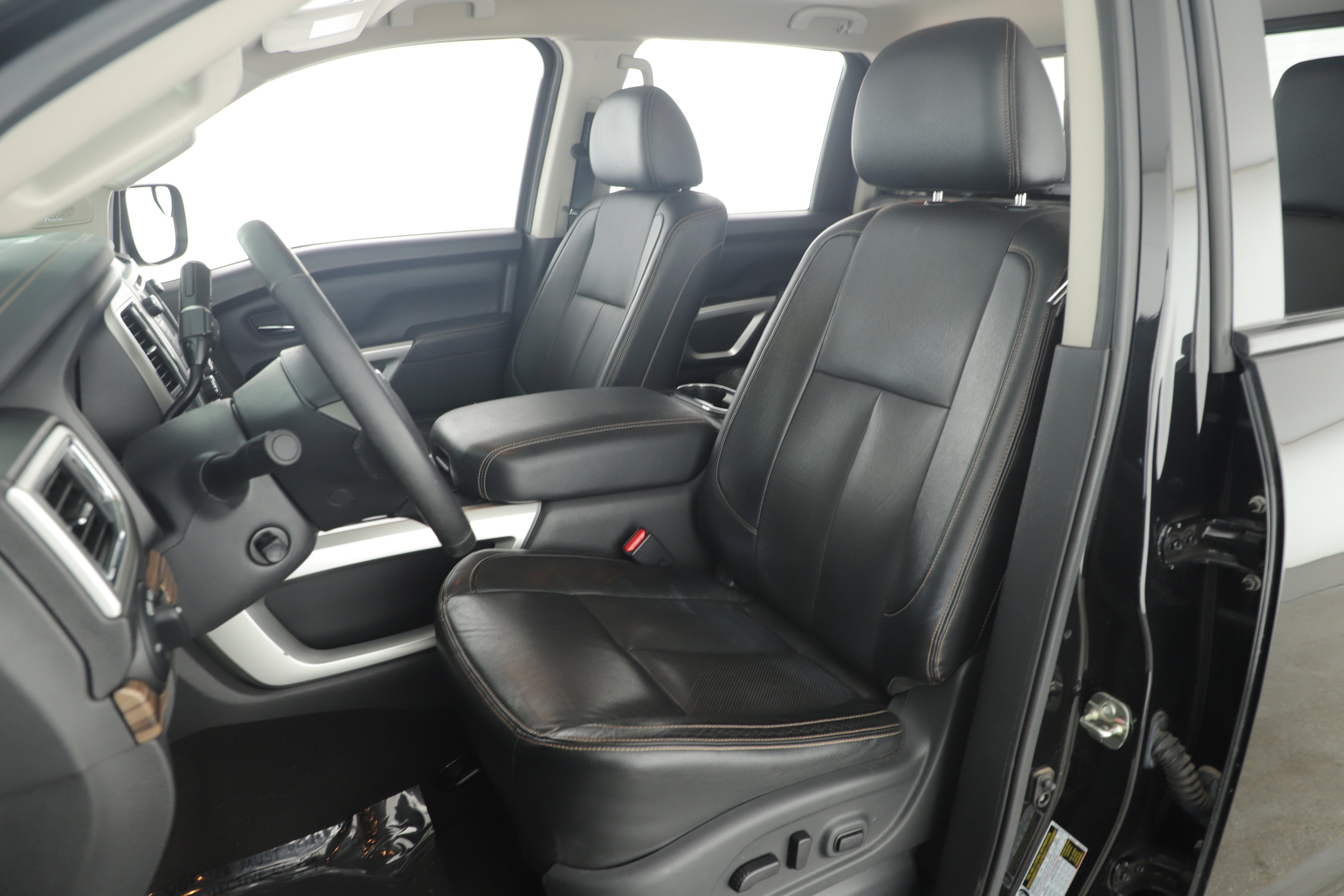 Used 2019 Nissan Titan SL image 13