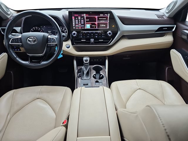 Used 2021 Toyota Highlander Platinum FWD image 11