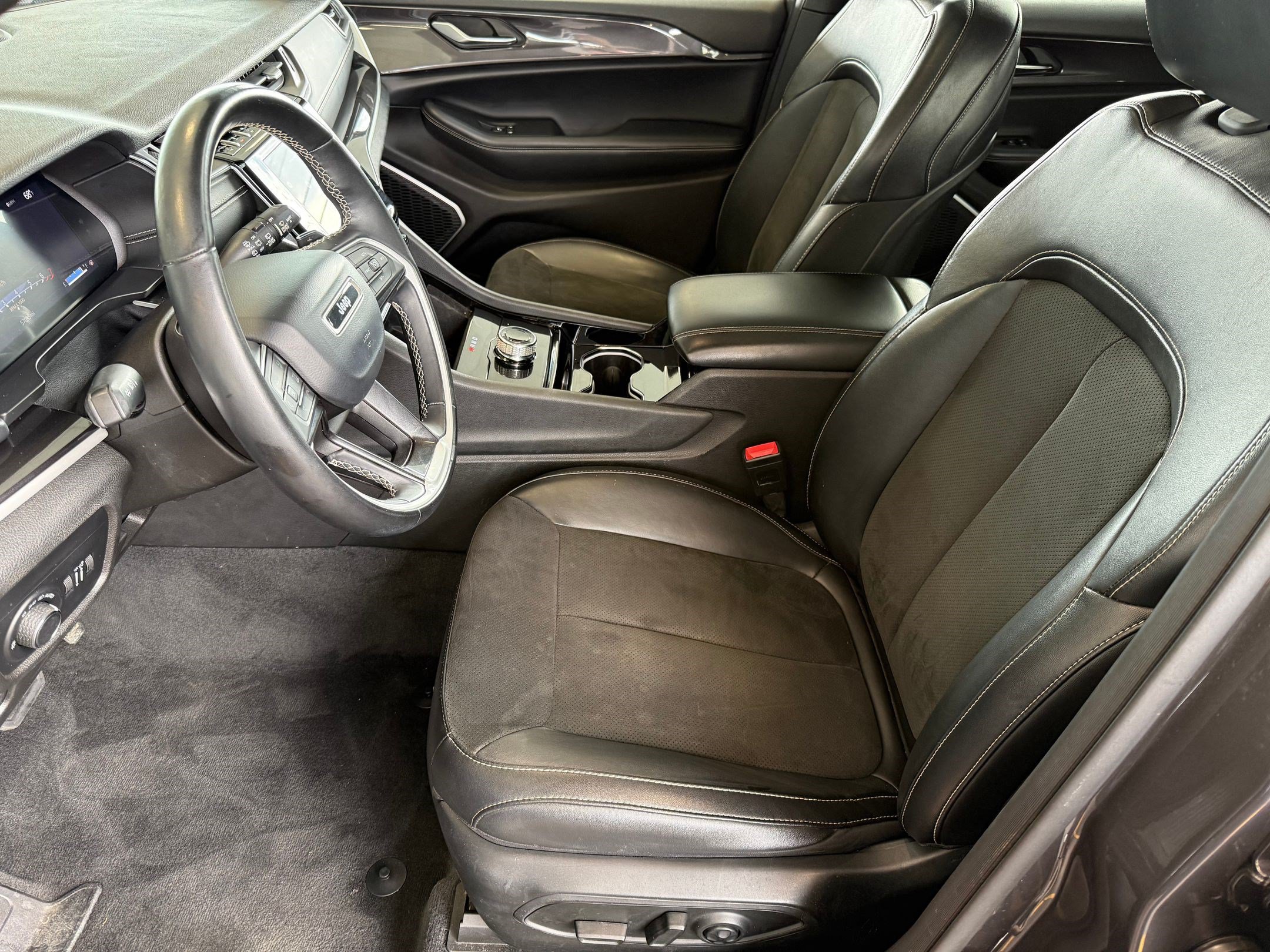 Used 2021 Jeep Grand Cherokee L Laredo AWD/4WD image 5