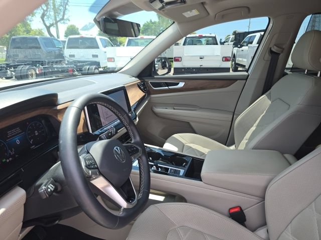 Used 2024 Volkswagen Atlas SE w/ Panoramic Sunroof Package FWD image 10
