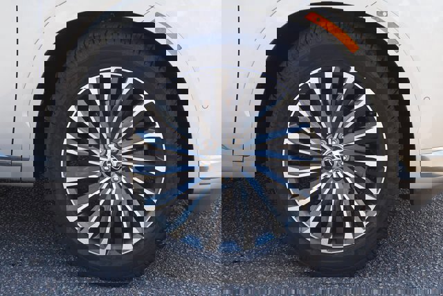 Used 2023 Hyundai Palisade Calligraphy image 9