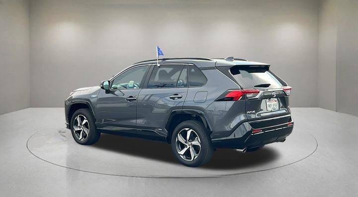Used 2024 Toyota RAV4 SE w/ Weather & Moonroof Package AWD/4WD image 4