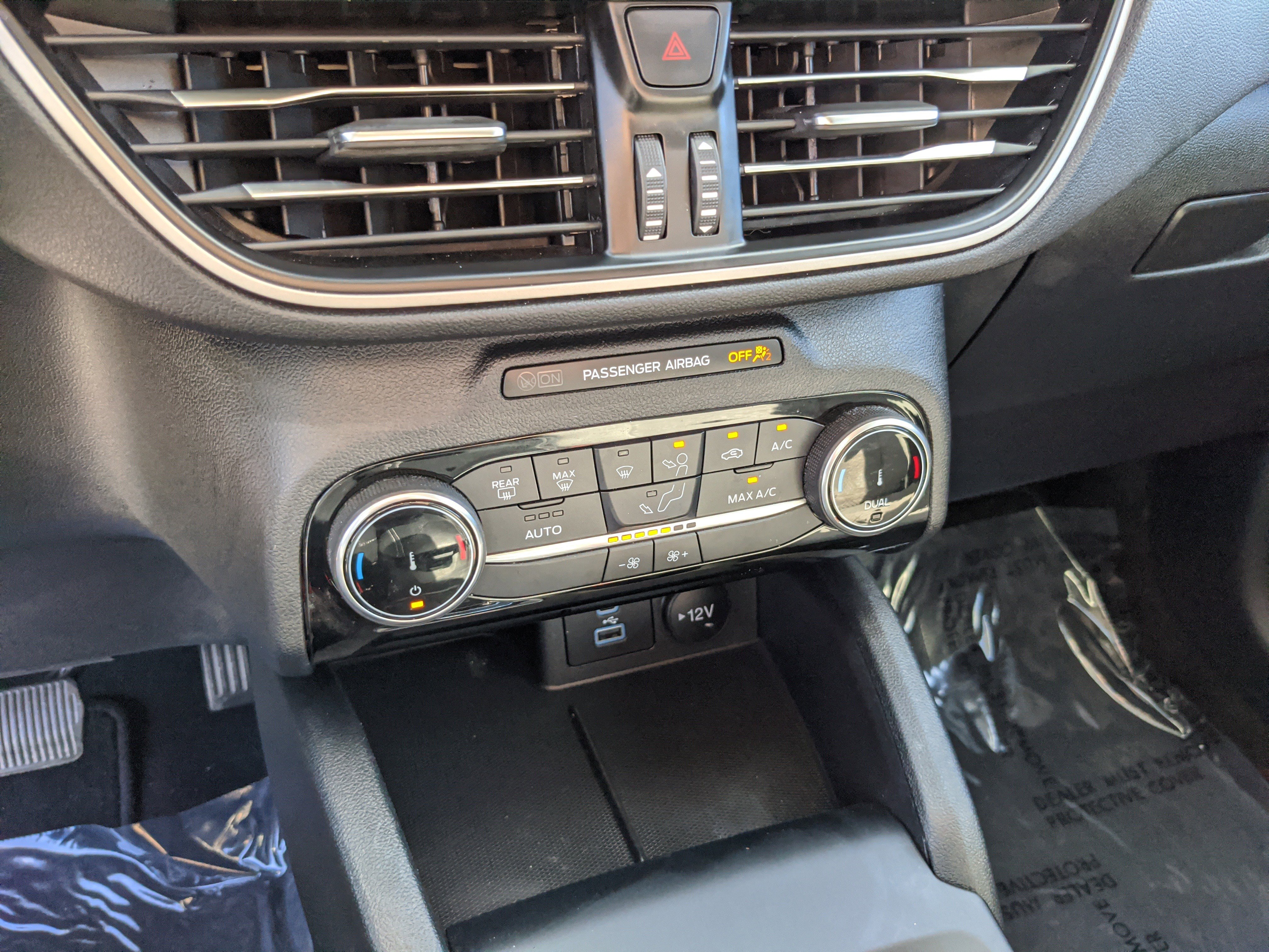 Certified 2022 Ford Escape SE w/ SE Sport Appearance Package image 29