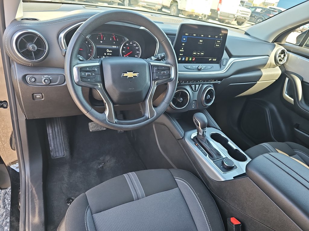 Used 2025 Chevrolet Blazer LT FWD image 16