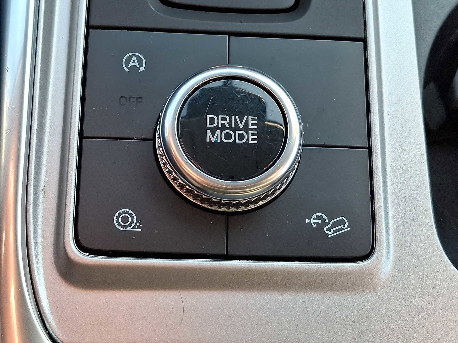 Certified 2020 Ford Explorer XLT w/ Equipment Group 202A image 24