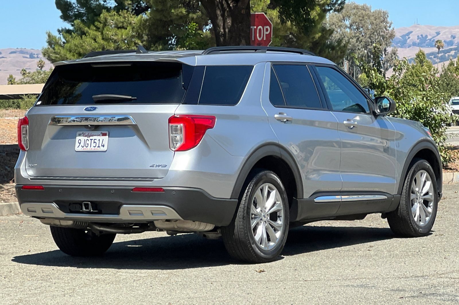 Certified 2023 Ford Explorer XLT w/ Equipment Group 202A AWD/4WD image 3