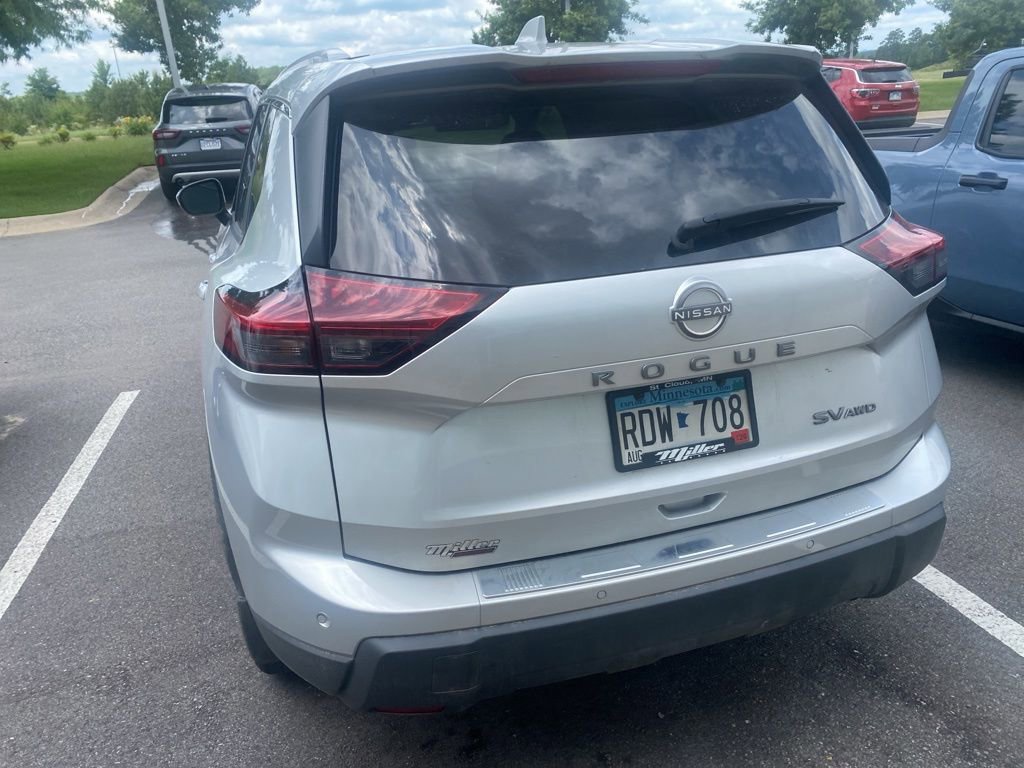 Used 2024 Nissan Rogue SV w/ SV Premium Package AWD/4WD image 6