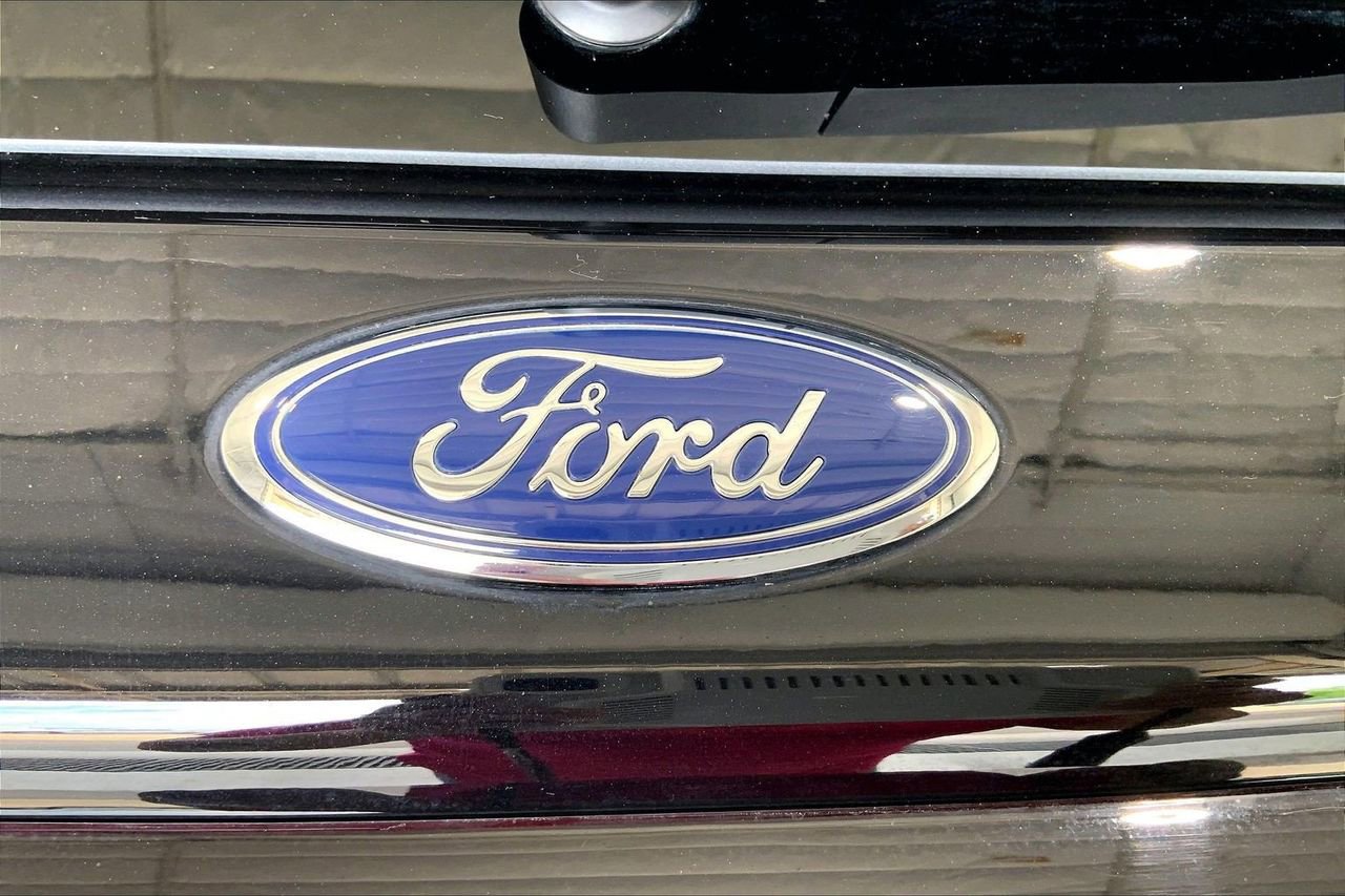 Certified 2025 Ford Explorer Platinum RWD image 7