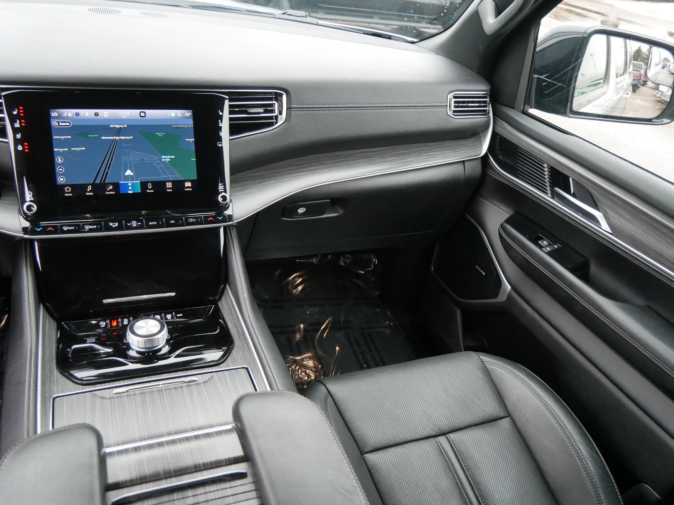 Used 2024 Jeep Wagoneer L Series II image 11