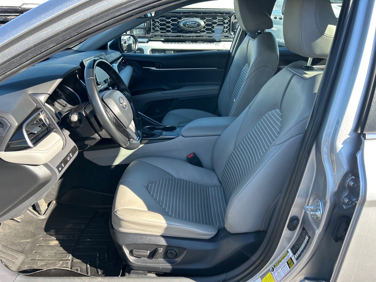 Used 2022 Toyota Camry SE image 8