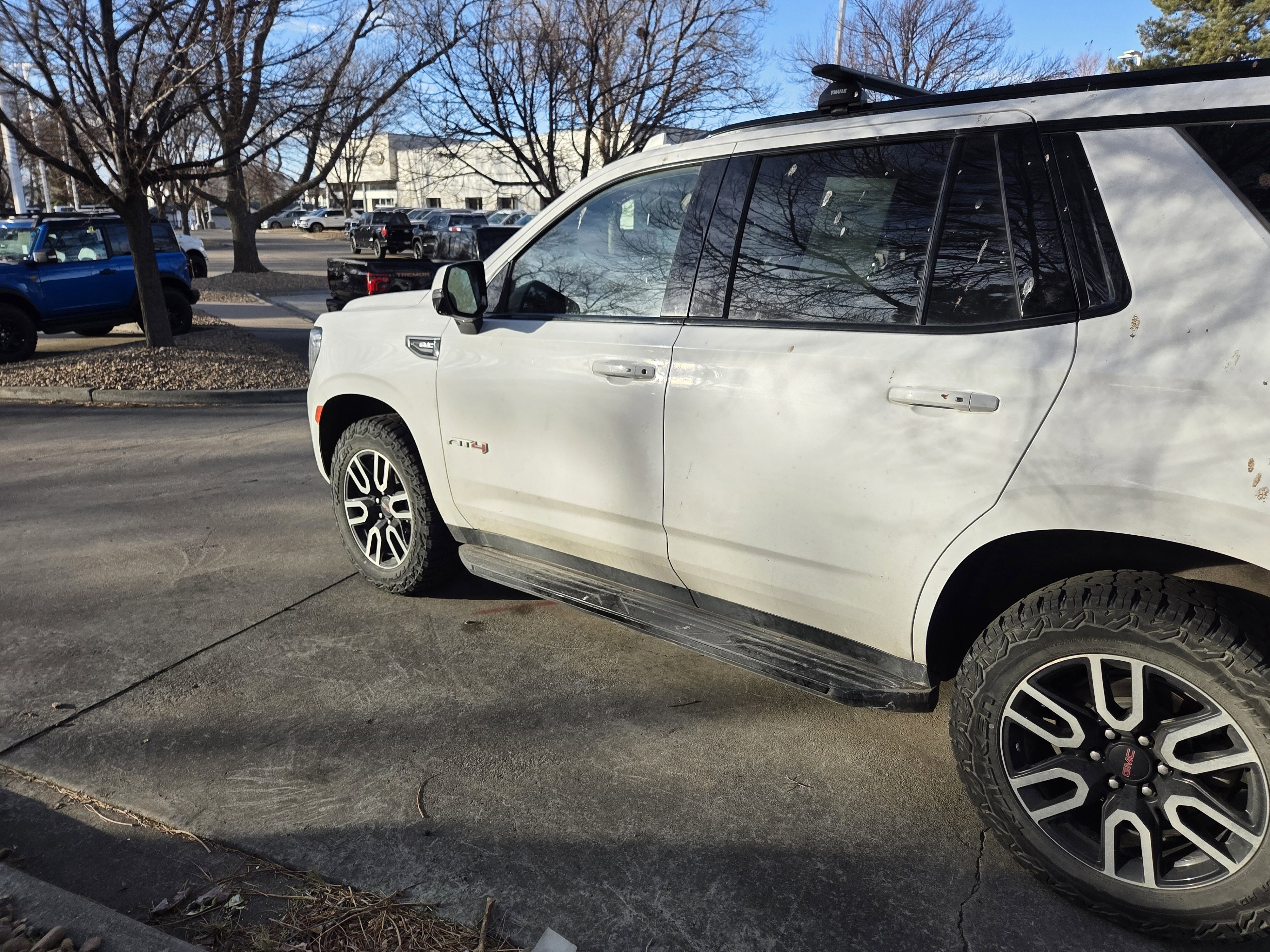 Used 2023 GMC Yukon AT4 w/ Technology Package image 10
