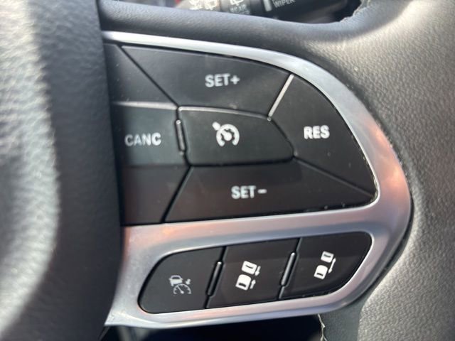 Used 2023 Chrysler Pacifica Touring-L FWD image 22