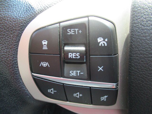 Certified 2021 Ford Explorer XLT w/ Equipment Group 202A AWD/4WD image 11