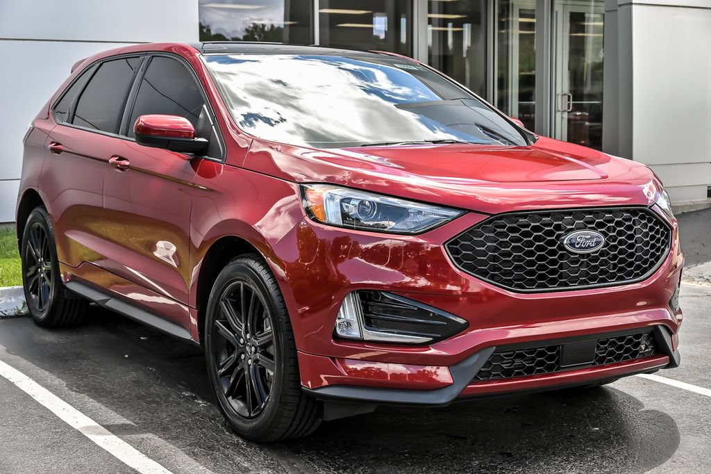 Certified 2022 Ford Edge ST-Line w/ Class II Trailer Tow Package AWD/4WD image 11