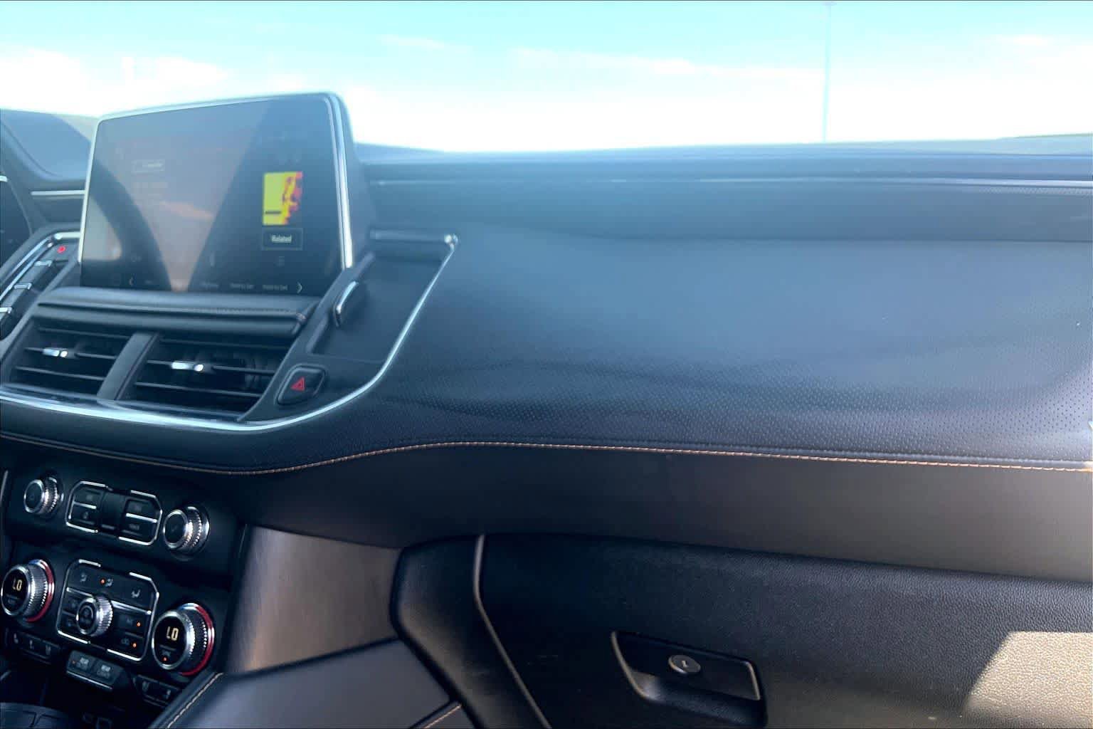 Used 2024 GMC Yukon XL AT4 w/ AT4 Premium Package AWD/4WD image 19