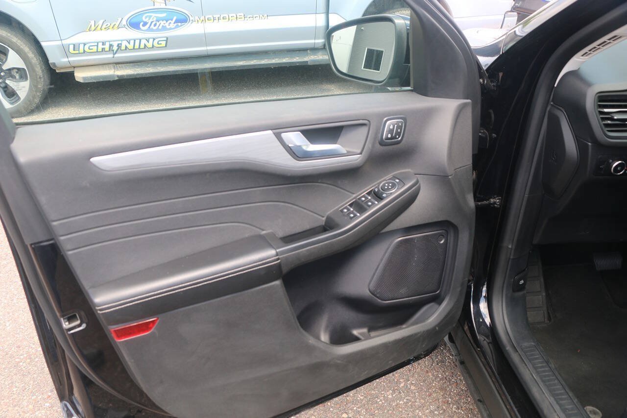 Certified 2024 Ford Escape Platinum AWD/4WD image 32