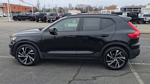 Used 2019 Volvo XC40 T5 R-Design image 3
