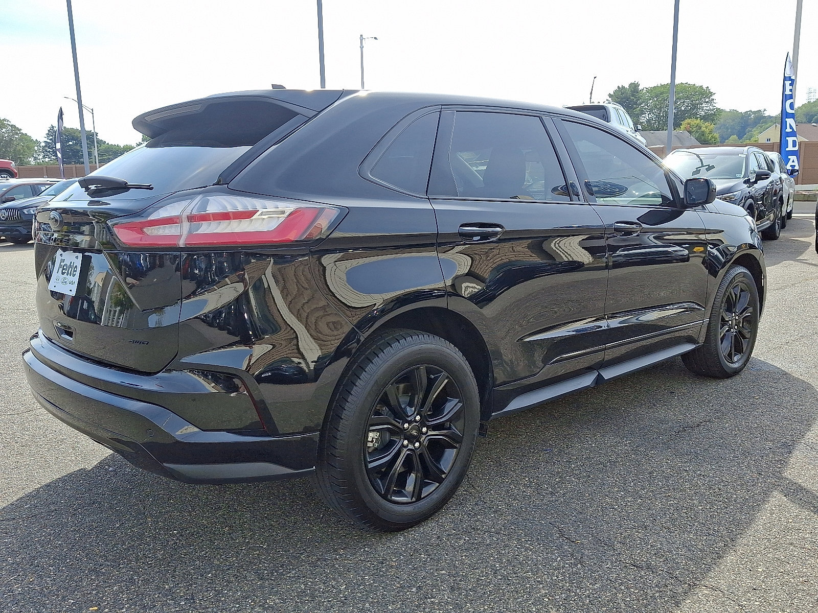 Certified 2022 Ford Edge SE w/ Black Appearance Package image 2