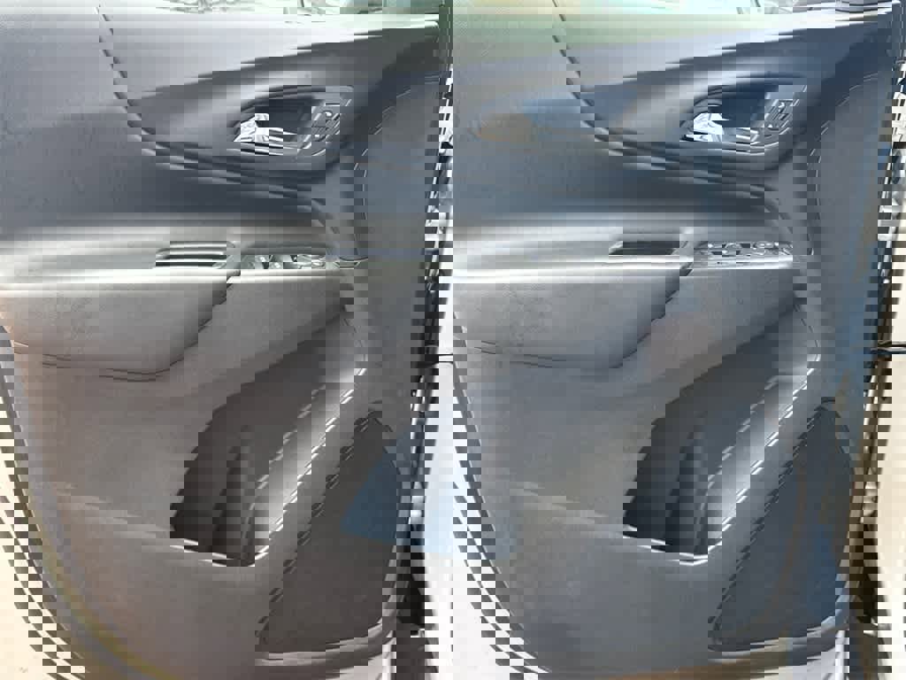 Used 2020 Chevrolet Equinox LT w/ LPO, Floor Liner Package image 11