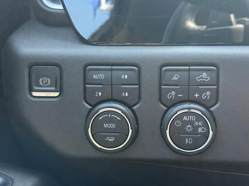 Used 2022 Chevrolet Silverado 1500 LTZ w/ Z71 Off-Road Package image 23