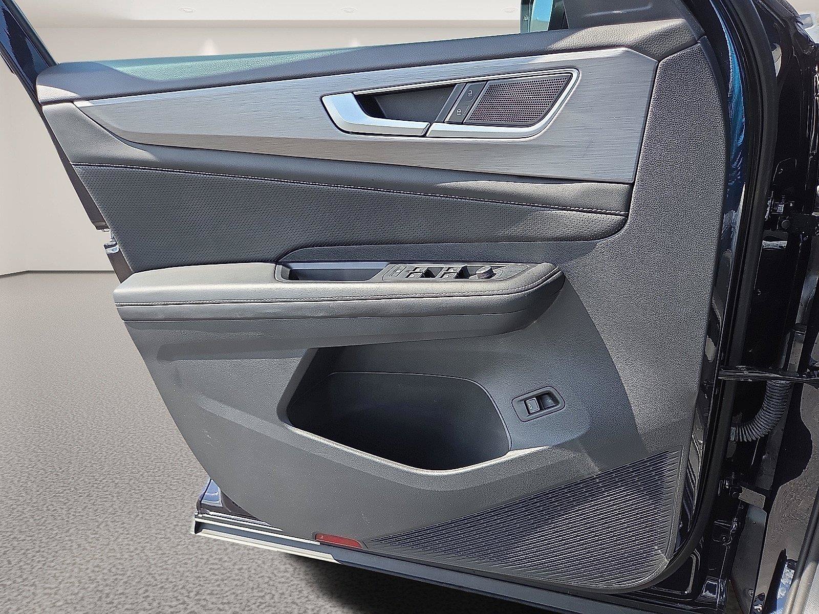 Used 2024 Volkswagen Atlas Cross Sport SE w/ Panoramic Sunroof Package AWD/4WD image 15