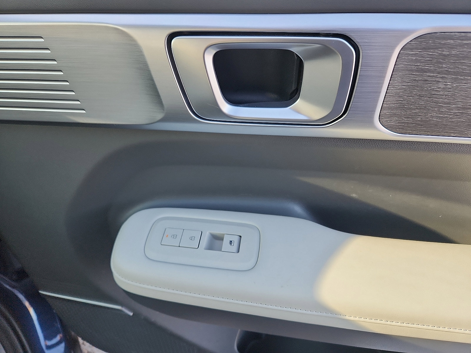 Used 2025 Hyundai Santa Fe Calligraphy w/ Tow & Go Package image 37