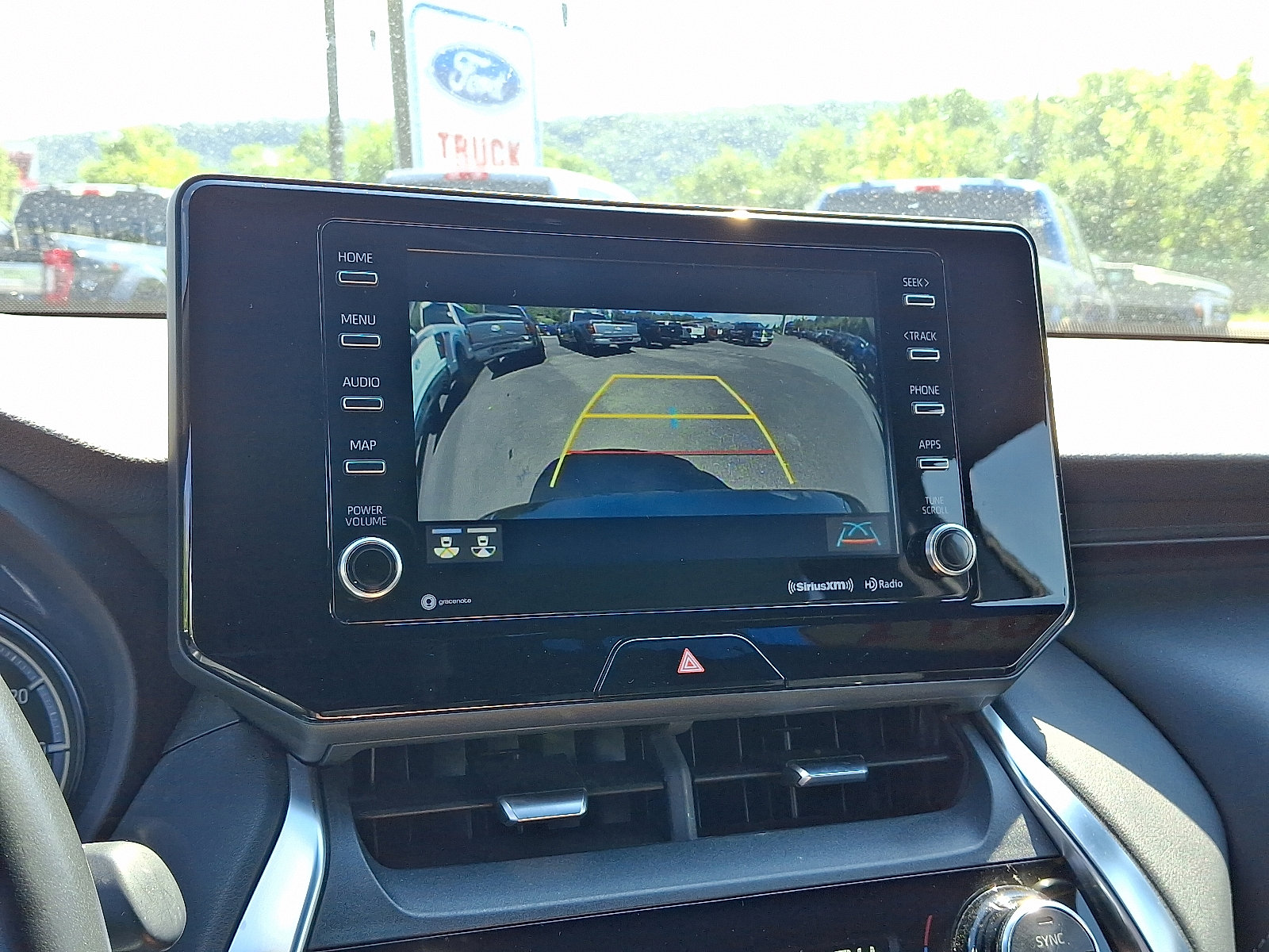 Used 2021 Toyota Venza XLE image 24