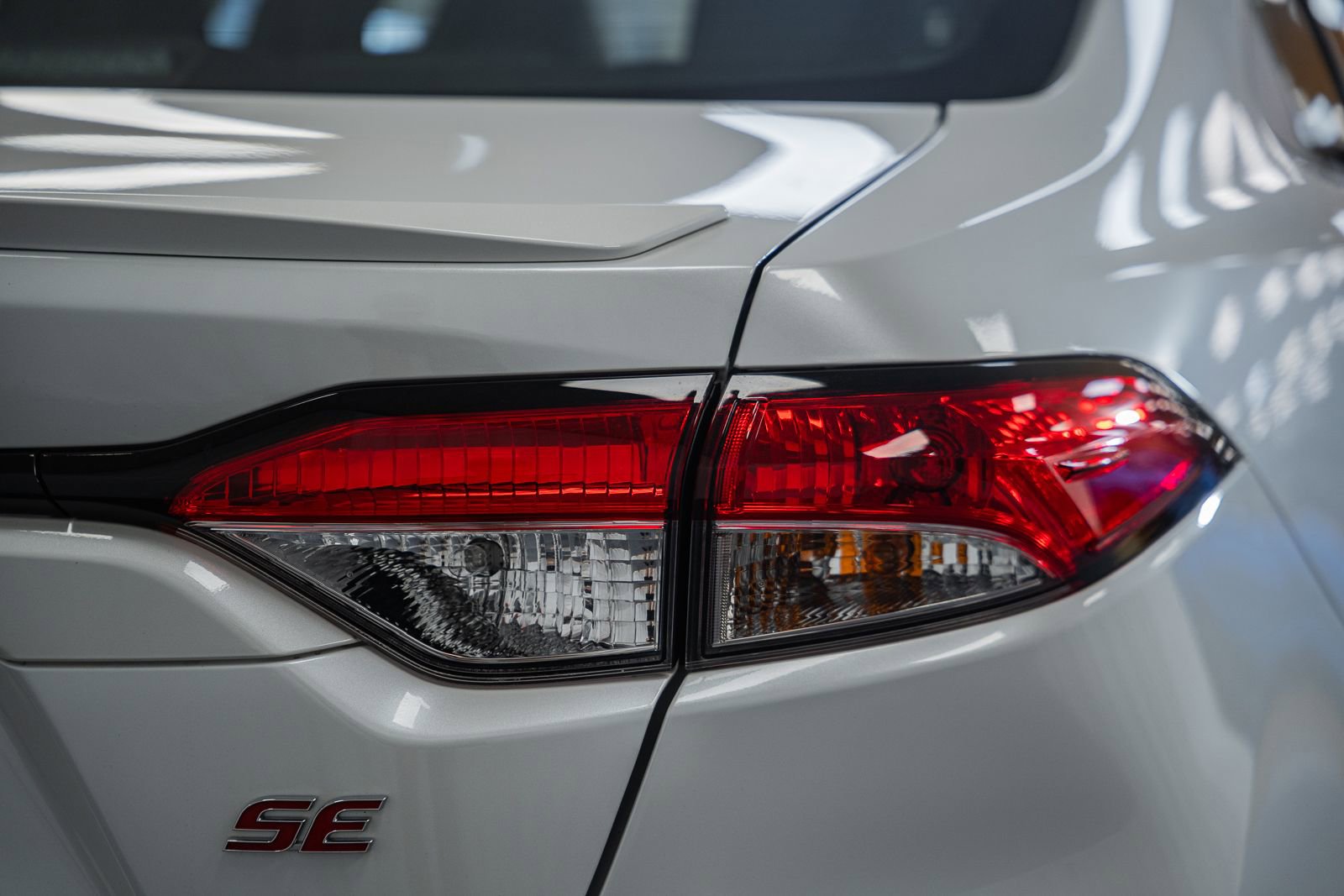 Used 2025 Toyota Corolla SE w/ SE Premium Package FWD image 7