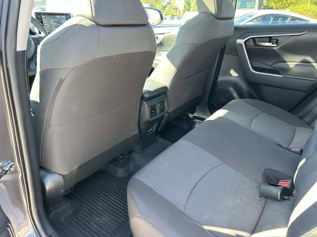 Used 2021 Toyota RAV4 XLE w/ Convenience Package FWD image 19