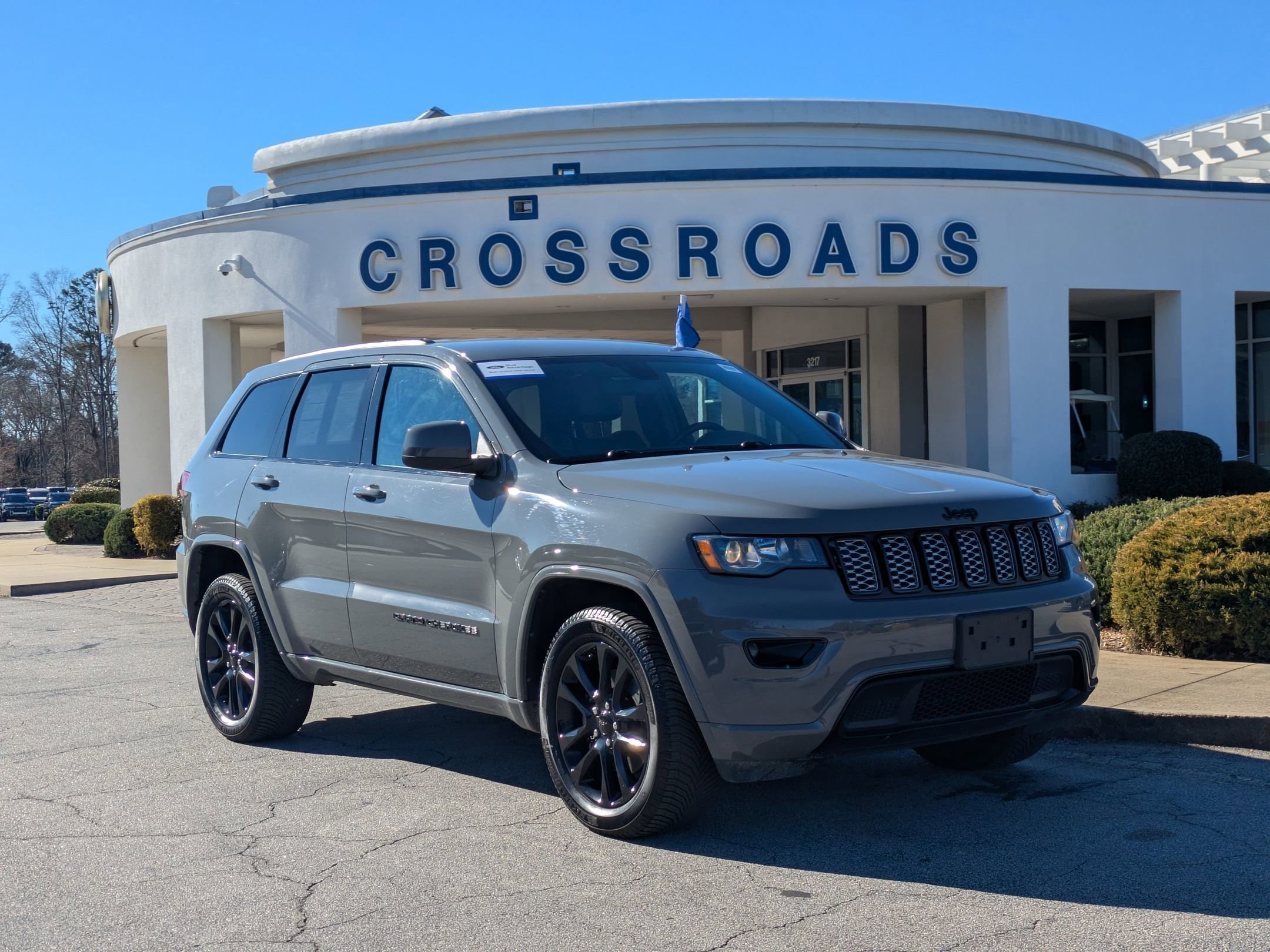 Used 2021 Jeep Grand Cherokee Laredo X image 5