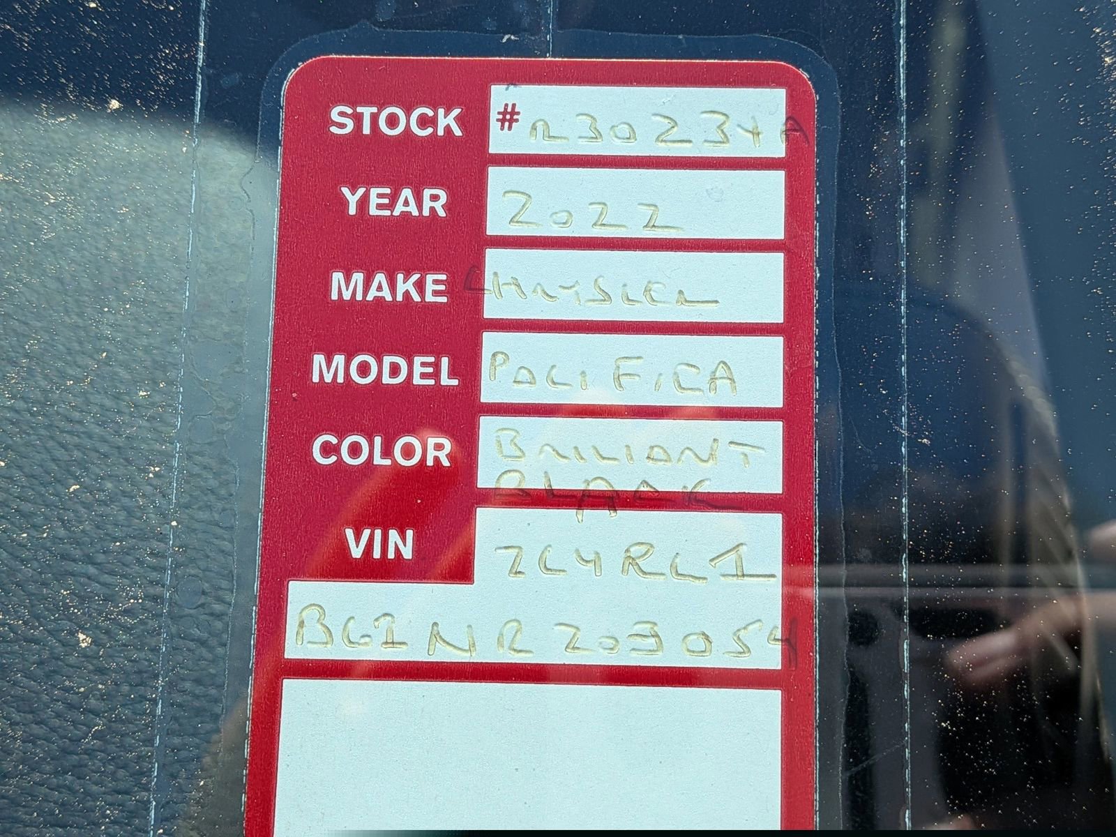 Used 2022 Chrysler Pacifica Touring-L w/ Uconnect Theater Family Group image 17