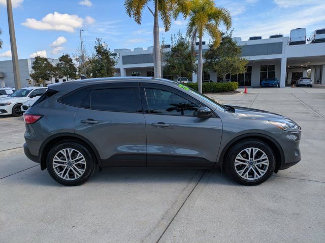 Certified 2022 Ford Escape SE w/ SE Sport Appearance Package image 5