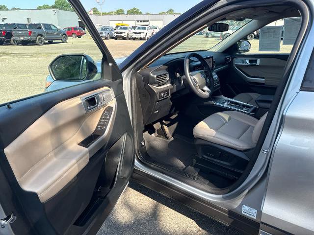 Certified 2023 Ford Explorer XLT w/ Equipment Group 202A AWD/4WD image 6