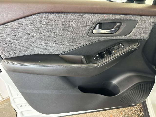 Used 2022 Nissan Rogue SV FWD image 23