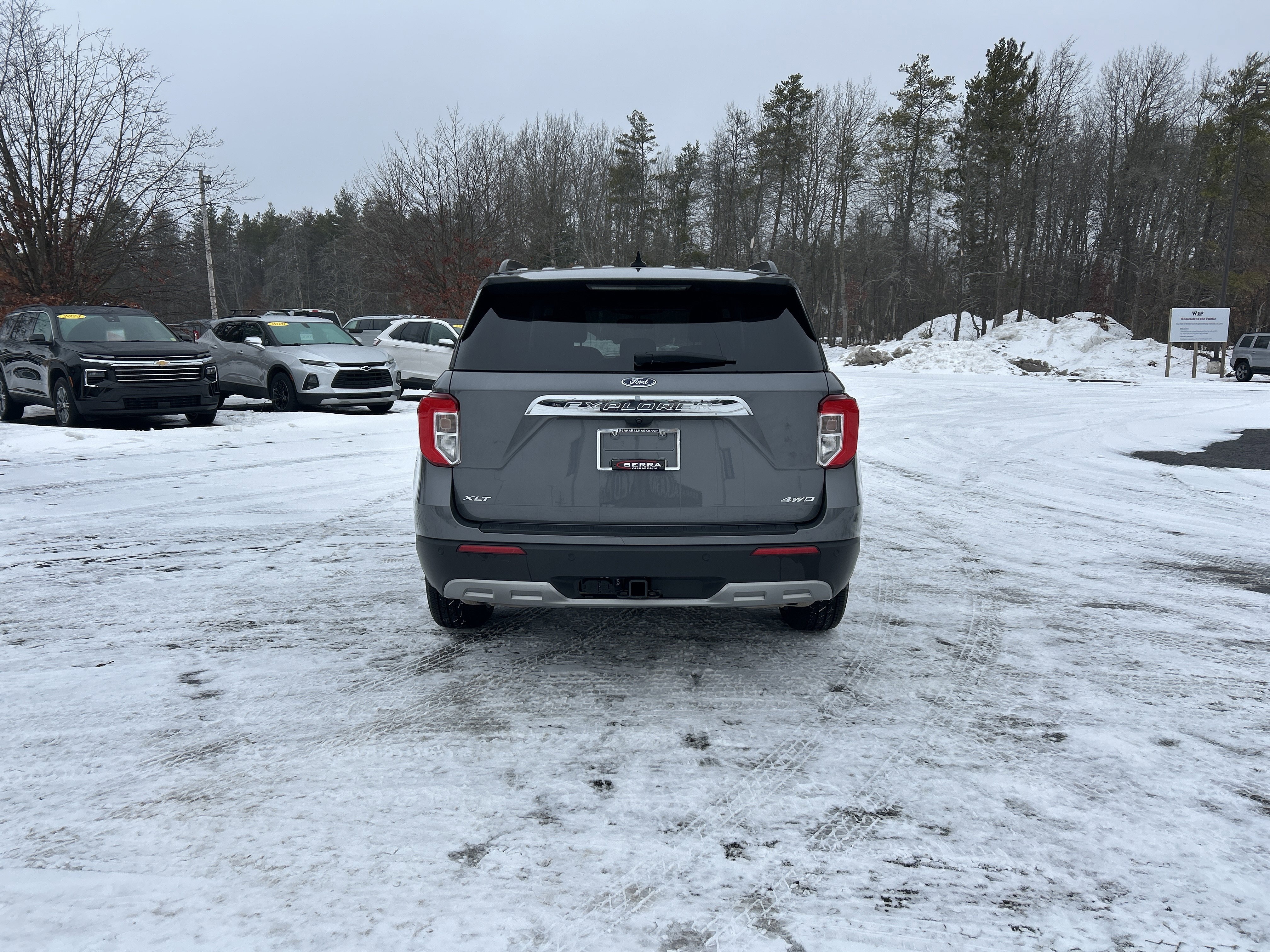 Certified 2022 Ford Explorer XLT w/ Equipment Group 202A image 4